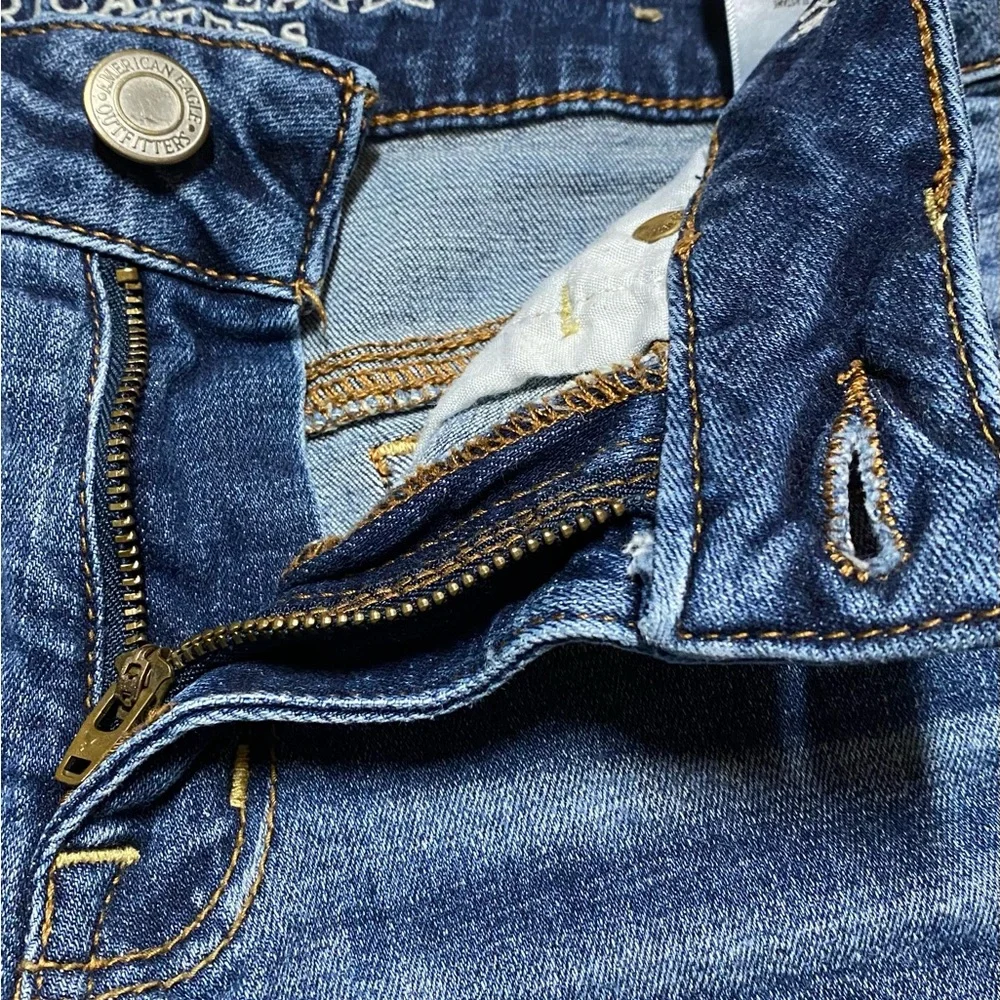 American Eagle Shortie Jean Shorts Women’s 4 Blue Denim Raw Hem Casual Low Rise